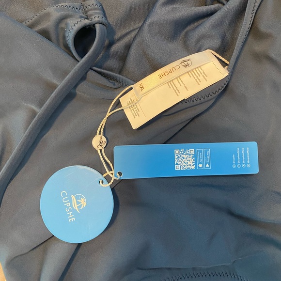 Cupshe One-Piece Swimsuit - Picture 3 of 4